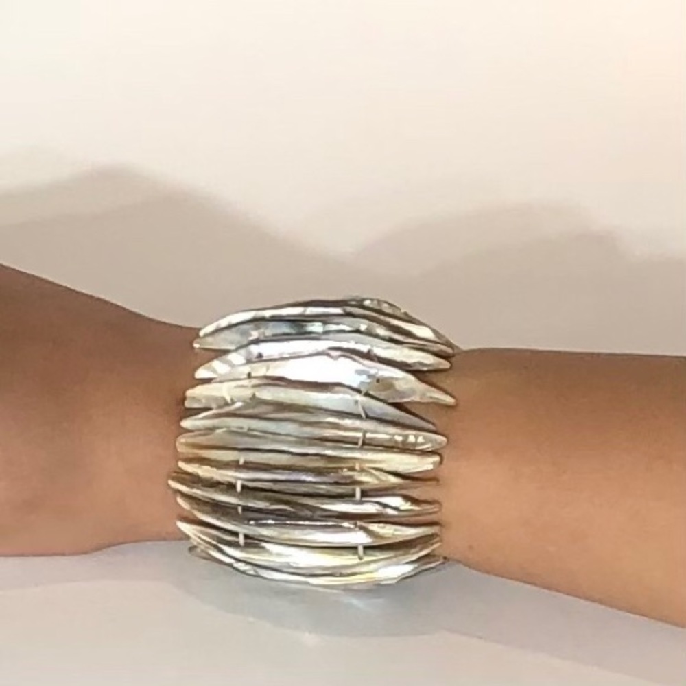 Sea Shell Stretch Brown & Ivory Bracelet - Picture 6 of 8
